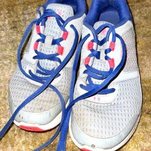Under Armor size 3 Youth